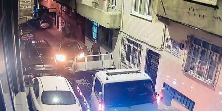 Avtomobil yüklü evakuator 13 avtomobilə çırpıldı:1 yaralı