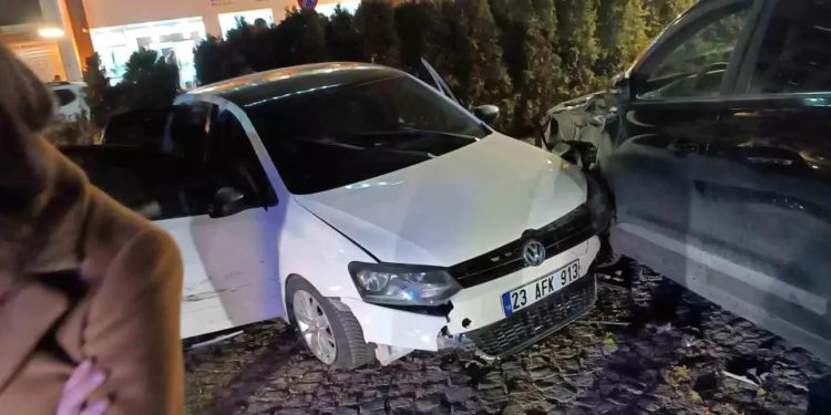 İki avtomobil toqquşdu: 4 yaralı