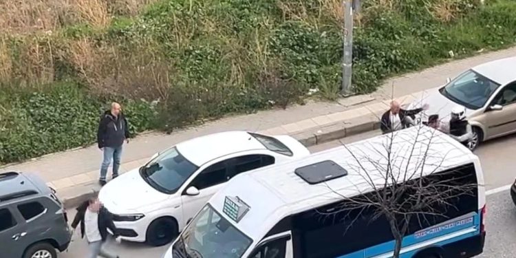 Minik avtomobili və motosiklet sürücüsü arasında mübahisə yaranıb