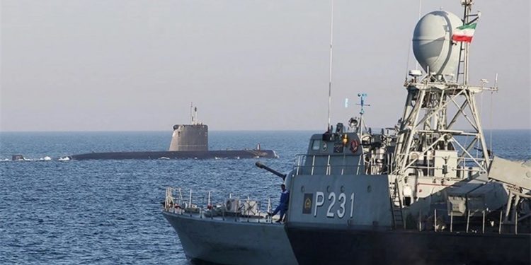 Hörmüz Boğazı bağlandı, 20 min dənizçi dənizdə qalıb