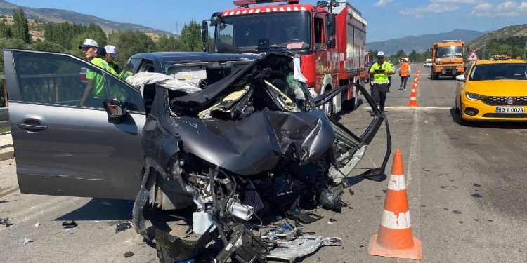 Minik avtomobil traktorla toqquşdu: 1 yaralı