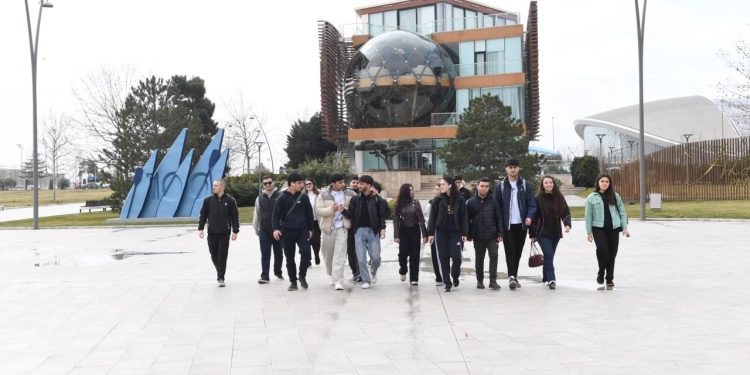 İdman Akademiyasının tələbələri Bakıdakı avarçəkmə bazasında olublar