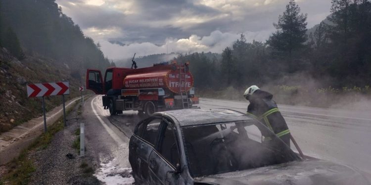 Hərəkətdə olan avtomobil yandı