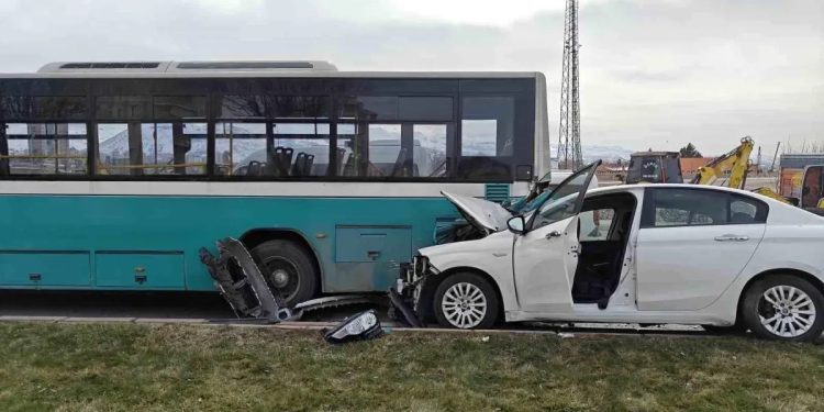 Minik avtomobili və avtobus toqquşdu: 1 yaralı