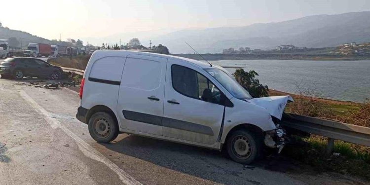 İki avtomobil toqquşdu: 1 yaralı