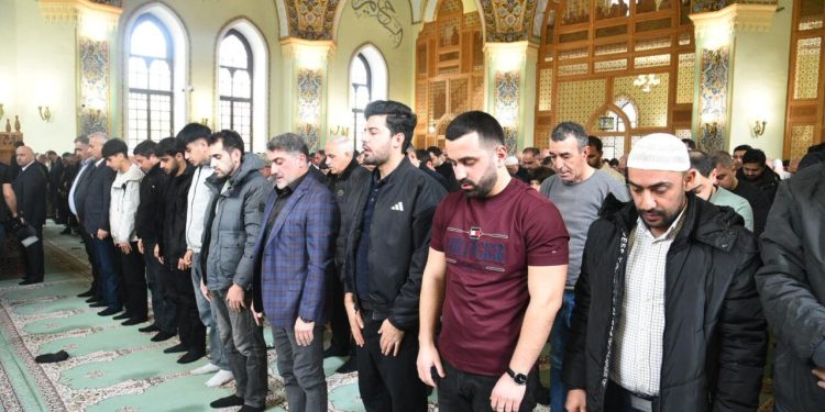 Təzəpir məscidində bayram namazı qılındı - FOTOLAR