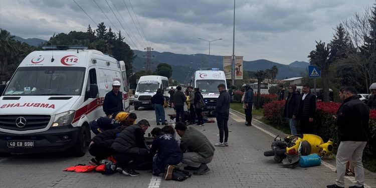 Minik avtomobili və motosiklet toqquşdu: 2 ingilis turist yaralandı