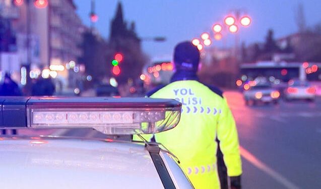 Yağış fəsadlarına qarşı polis vətəndaşlara yardım edir