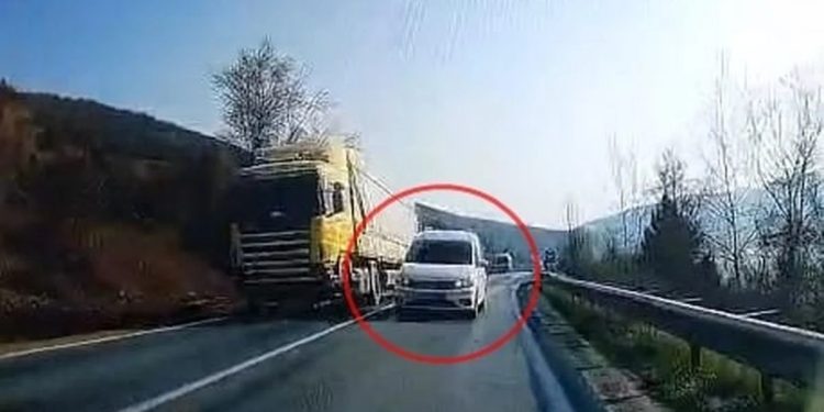 İrututumlu avtomobil və yük maşını toqquşdu: 1 yaralı