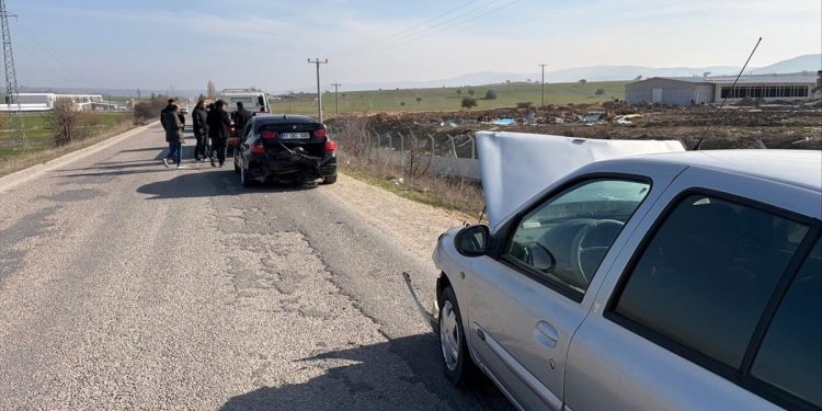 2 avtomobil toqquşdu: 2 yaralı