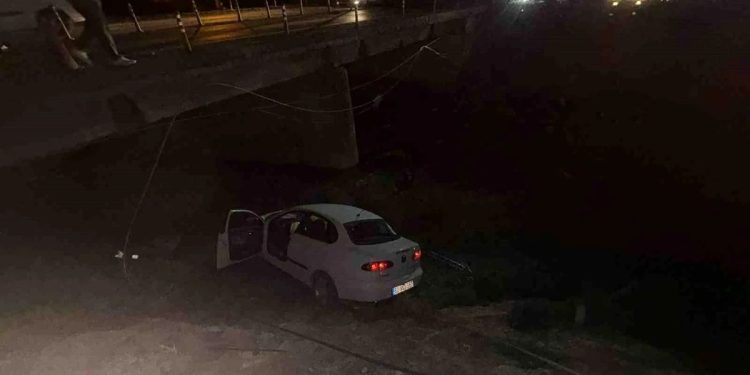 Avtomobil yol kənarına aşdı: 1 yaralı