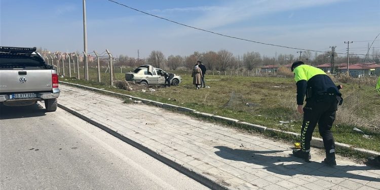 Avtomobil fərdi yaşayış evinin həyətinə aşdı: Sürücü yaralandı