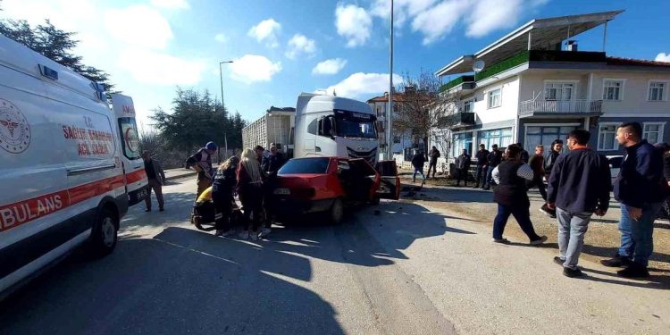 İki avtomobil toqquşdu: 4 yaralı