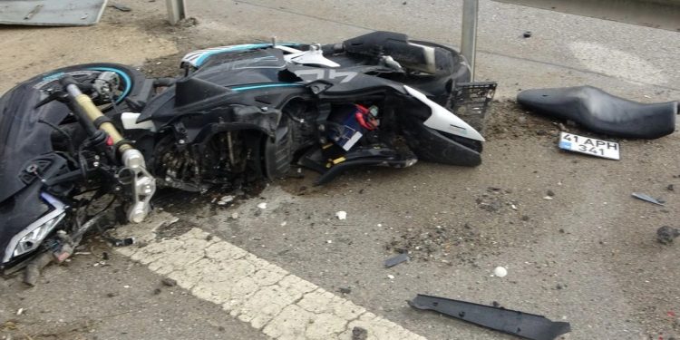 Minik avtomobili və motosiklet toqquşdu: 1 ölü, 1 yaralı