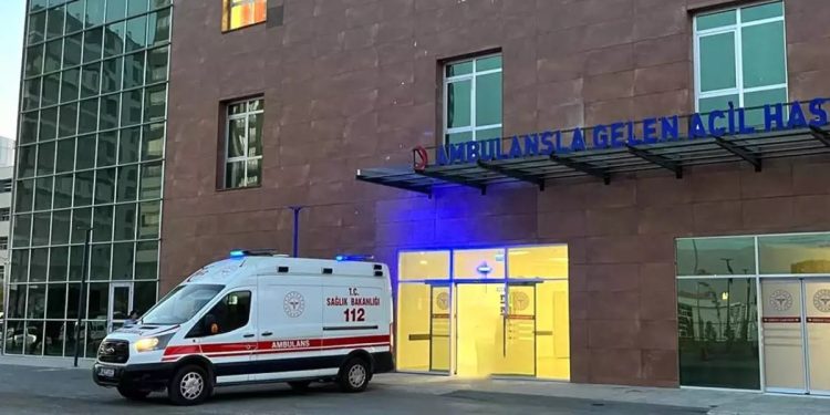 Minik avtomobil TIR-a çırpıldı: 1 ölü, 1 yaralı