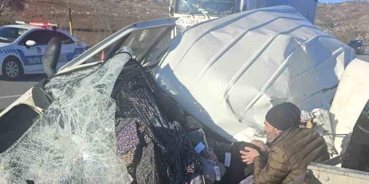 Avtomobil baryerlərə çırpıldı:1 yaralı
