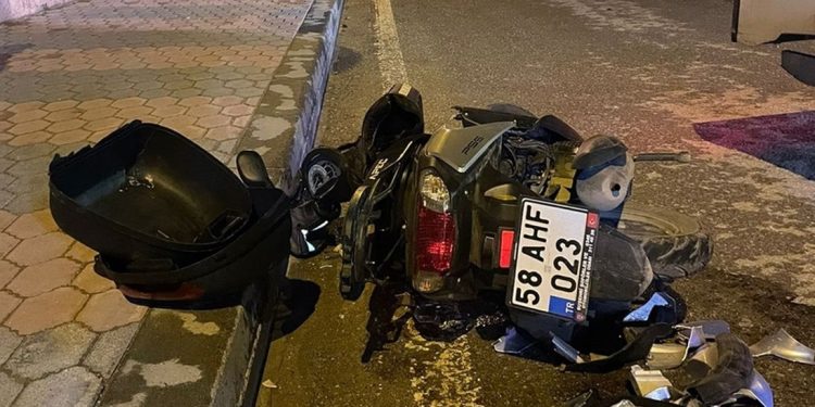 Minik avtomobili və motosiklet toqquşdu: 1 yaralı