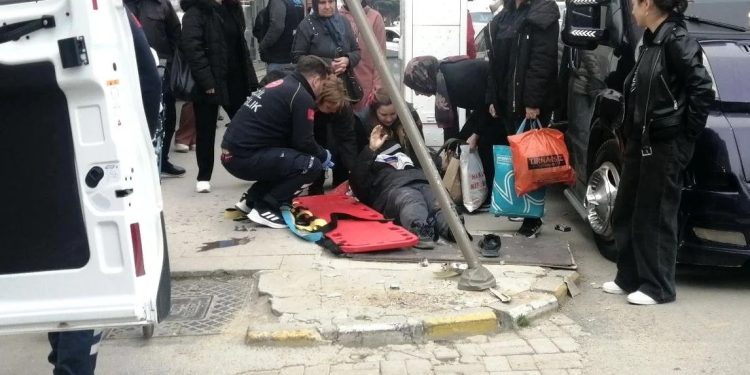 Minik avtomobil piyadanı vurdu