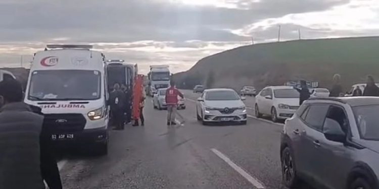 İki avtomobil toqquşdu: 5 yaralı