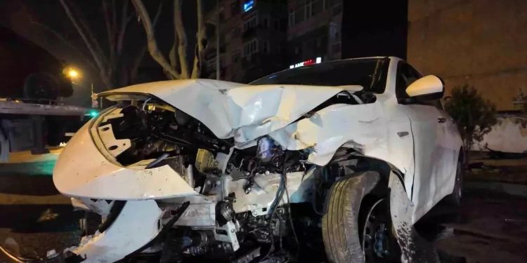 Avtoxuliqanlıq edən şəxs avtomobili başqa avtomobilə çırpdı