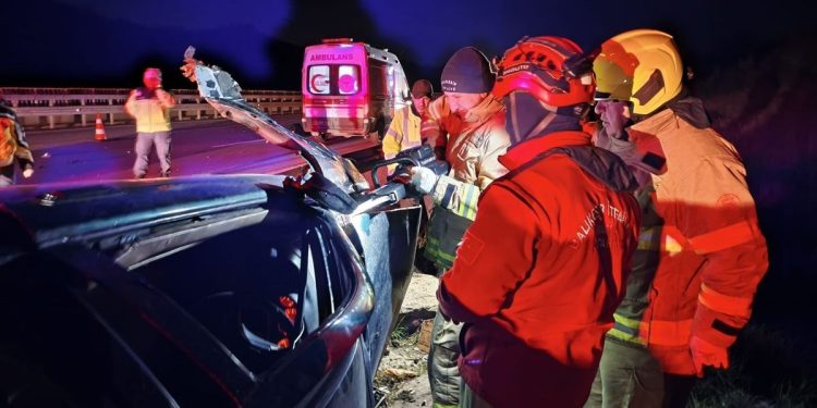 Avtomobil baryerə çırpılaraq aşdı: 1 ölü