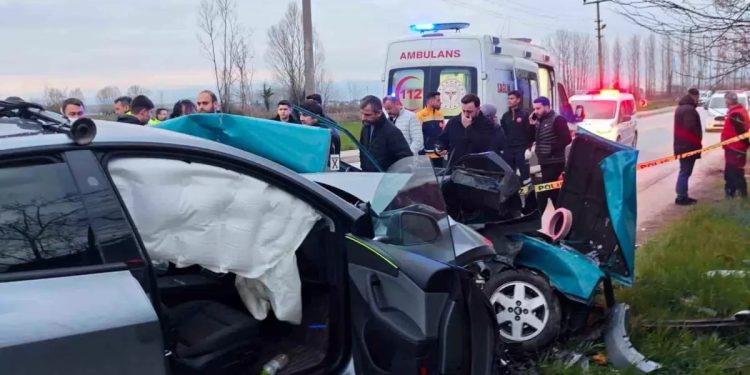 İki avtomobil toqquşdu: 1 ölü, 1 yaralı