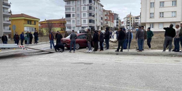 Mikroavtobus minik avtomobili ilə toqquşdu: 5 yaralı