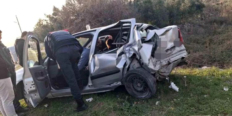Minik avtomobili və mikroavtobus toqquşdu: 2 yaralı