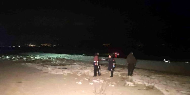 Avtomobil gölə aşdı: Sürücü yaralandı