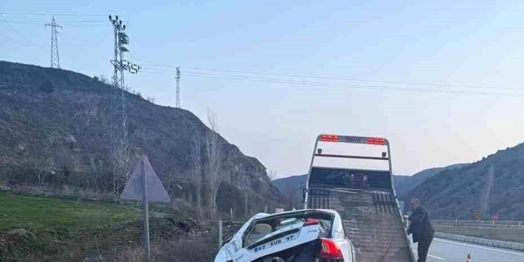 Avtomobil yol kənarına aşdı: 4 yaralı