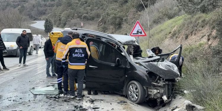 İki avtomobil toqquşdu: 1 ölü, 2 yaralı