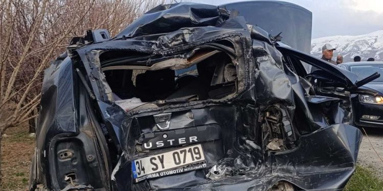 Minik avtomobili və yük maşını toqquşdu: 1 ölü, 1 yaralı