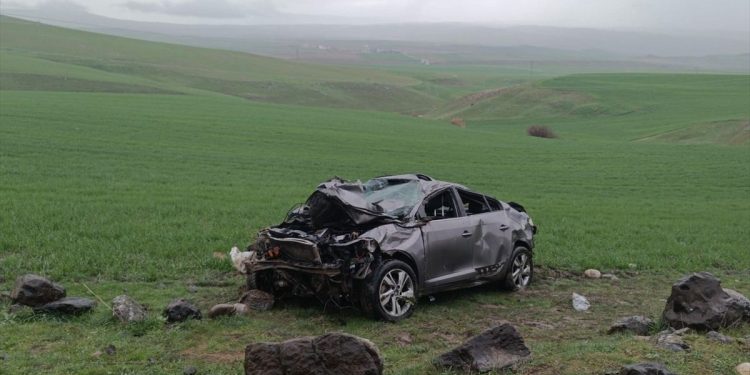 Avtomobil tarlaya aşdı: 1 yaralı