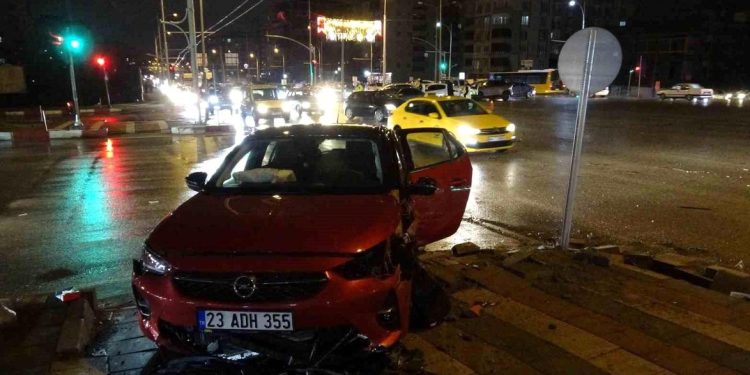 İki avtomobil toqquşdu: 5 yaralı