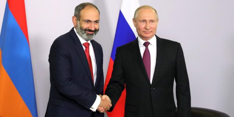 Paşinyan Putinə zəng etdi