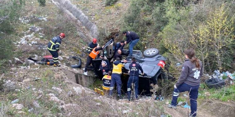 Avtomobil aşdı: 2 yaralı