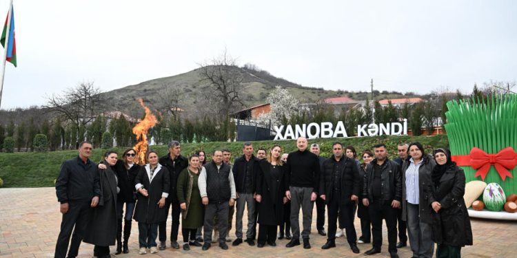 İlham Əliyev və Mehriban Əliyeva Xanooba kənd sakinləri ilə səmimi söhbət etdi - FOTOLAR