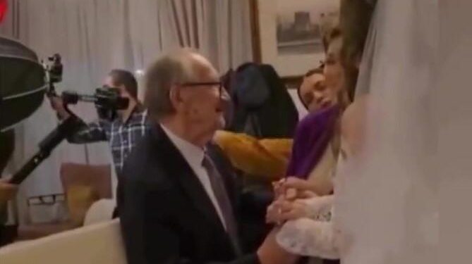 Bakıda 93 yaşlı kişi 42 yaşlı qadınla evləndi - VİDEO