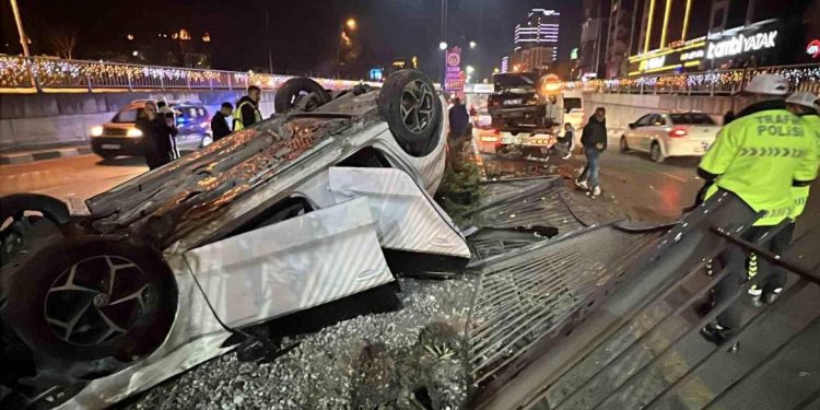 Zəncirvari qəza: 2 avtomobil aşdı