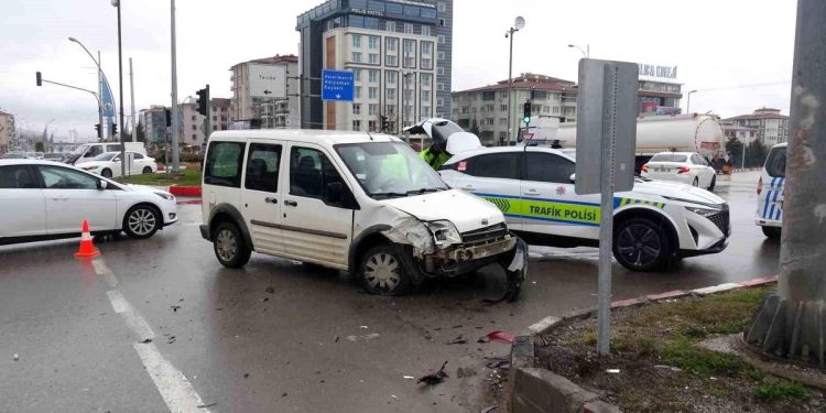 İki avtomobil toqquşdu: 2 yaralı