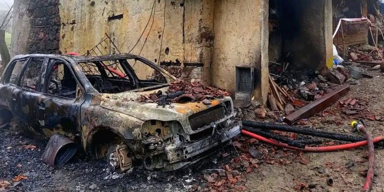 İki mərtəbəli fərdi yaşayış evi və avtomobil yandı