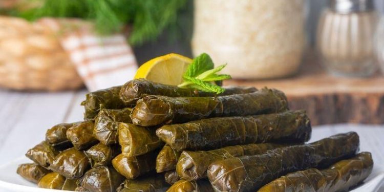 Dolma bişirərkən suyuna nə əlavə edilməlidir?