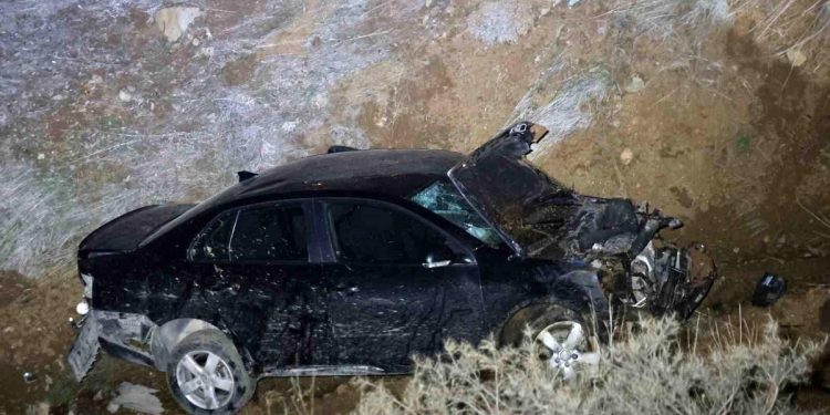 Avtomobil uçurumdan aşdı: 5 yaralı
