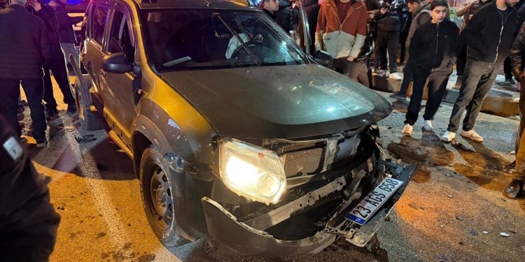 İki avtomobil toqquşdu: 3 yaralı