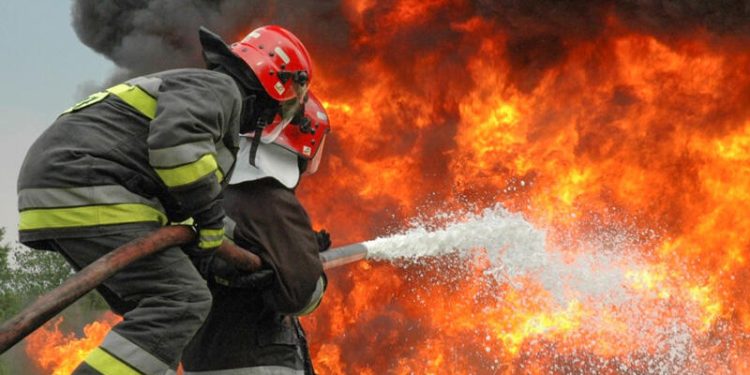 Bakıda avtomobil yandı