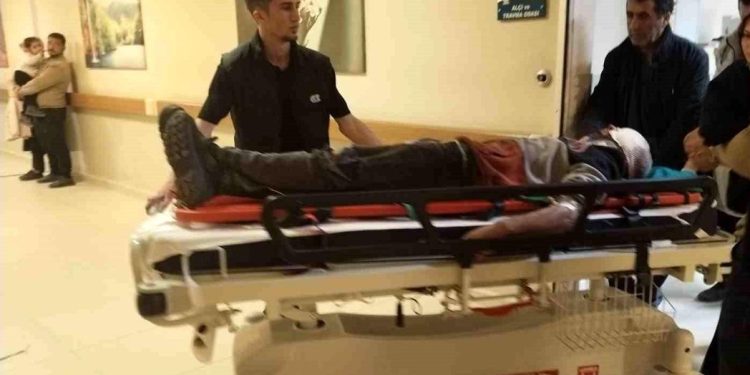 Avtomobil TIR-a çırpıldı: 1 yaralı