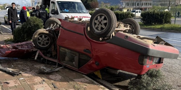 Avtomobil aşdı: Sürücü yaralandı