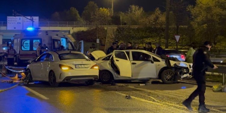 İki avtomobil toqquşdu: 2 yaralı