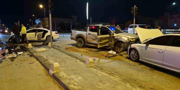 Minik avtomobili və pikap toqquşdu: 6 yaralı