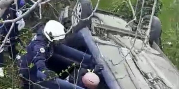 Avtomobil yol kənarına aşdı: 1 yaralı